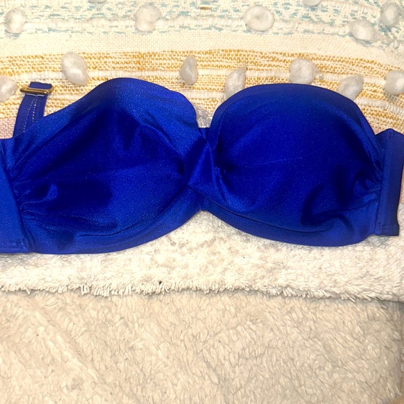 Luli Fama Women's Cosita Buena Twist Bandeau top Electric Blue
Medium - Picture 6 of 7